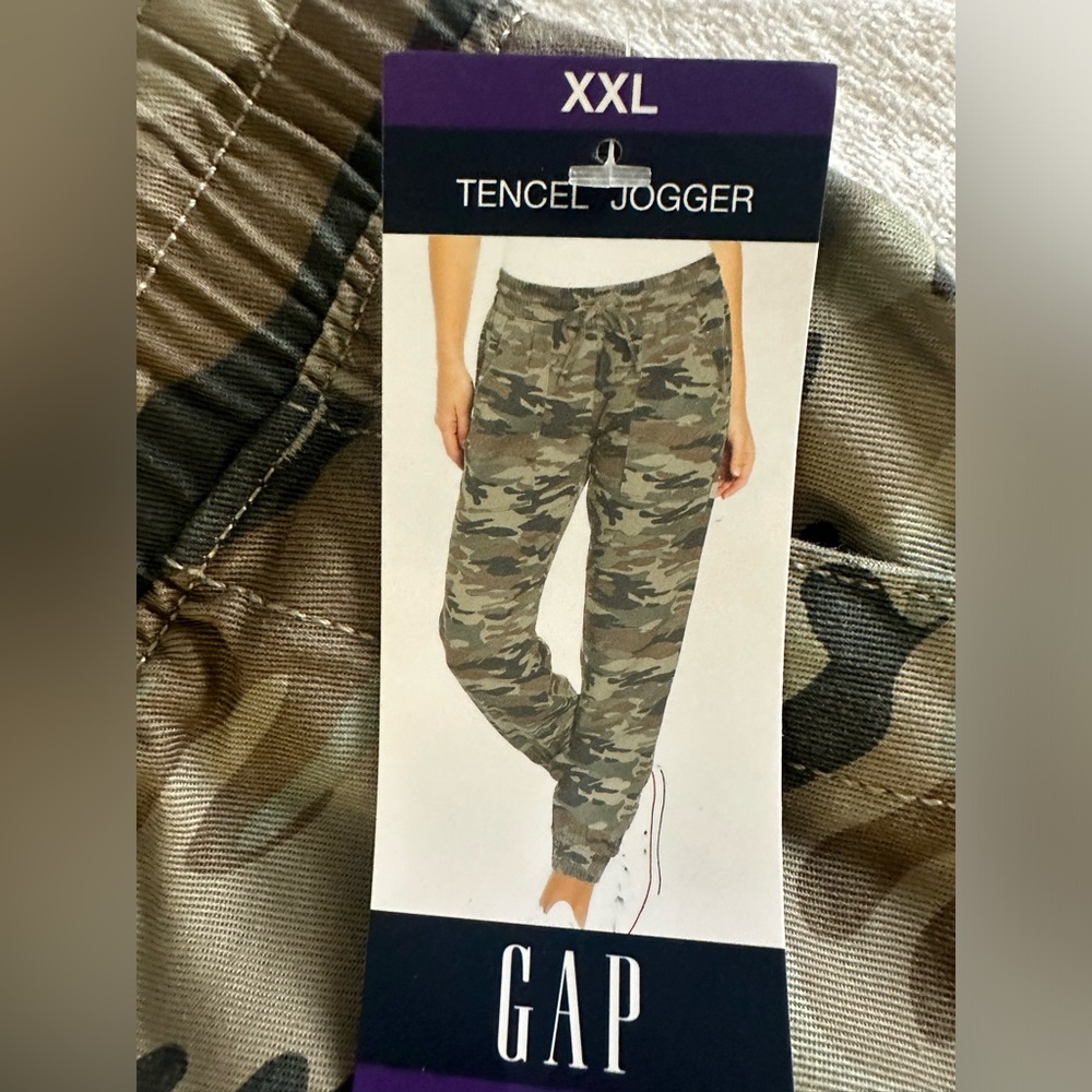 Gap Pull On Lightweight Tencel Joggers Camo.  Size XXL.
